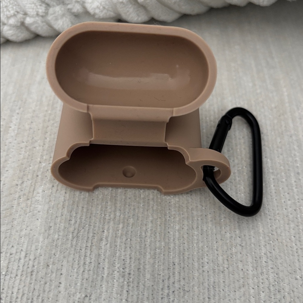Silicone bear airpods case - Picture 3 of 4